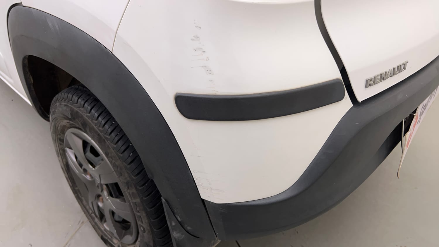 Used 2018 Renault Kwid RXT (O) 1.0 SCE Edition Petrol Manual dents MINOR SCRATCH