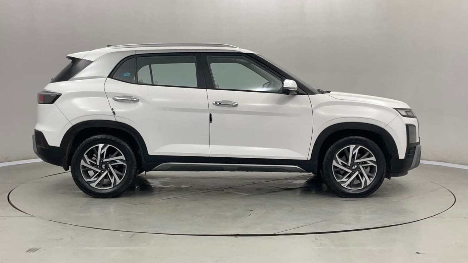 Used 2025 Hyundai Creta 1.5 MPi Petrol MT SX(O) Petrol Manual exterior RIGHT SIDE VIEW