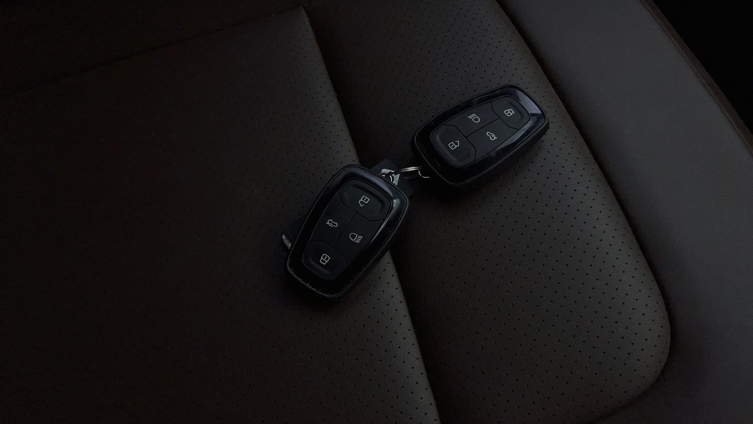 Used 2021 Tata Harrier XZA Plus Dual Tone Diesel Automatic extra CAR KEY VIEW