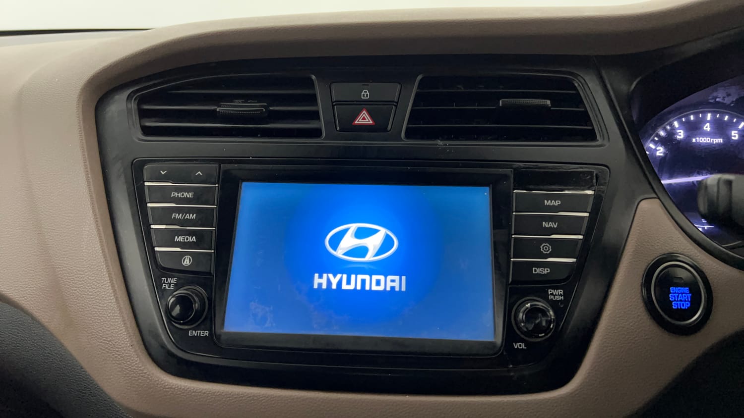 Used 2016 Hyundai Elite i20 Asta 1.2 Petrol Manual top_features Integrated (in-dash) music system