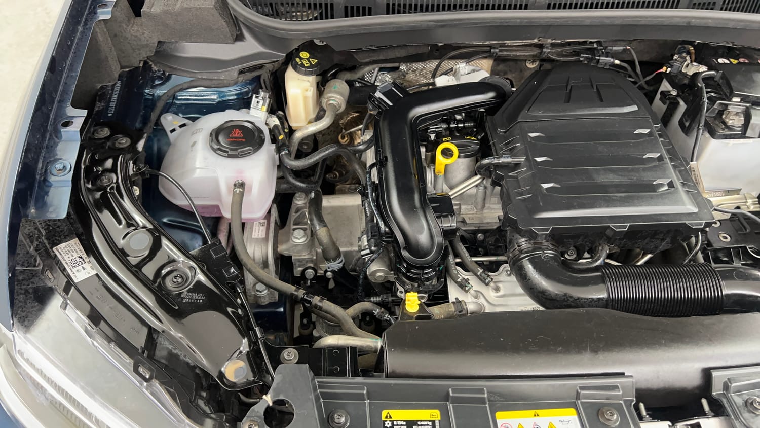 Used 2025 Volkswagen Taigun Highline 1.0 TSI MT Petrol Manual engine ENGINE RIGHT SIDE VIEW
