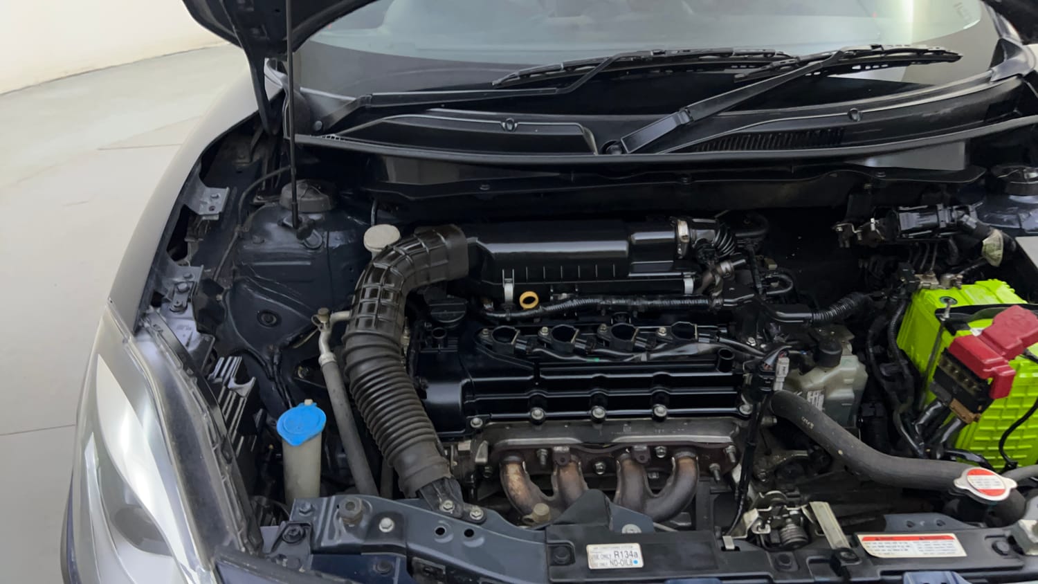 Used 2018 Maruti Suzuki Swift ZXi AMT Petrol Automatic engine ENGINE RIGHT SIDE HINGE & APRON VIEW