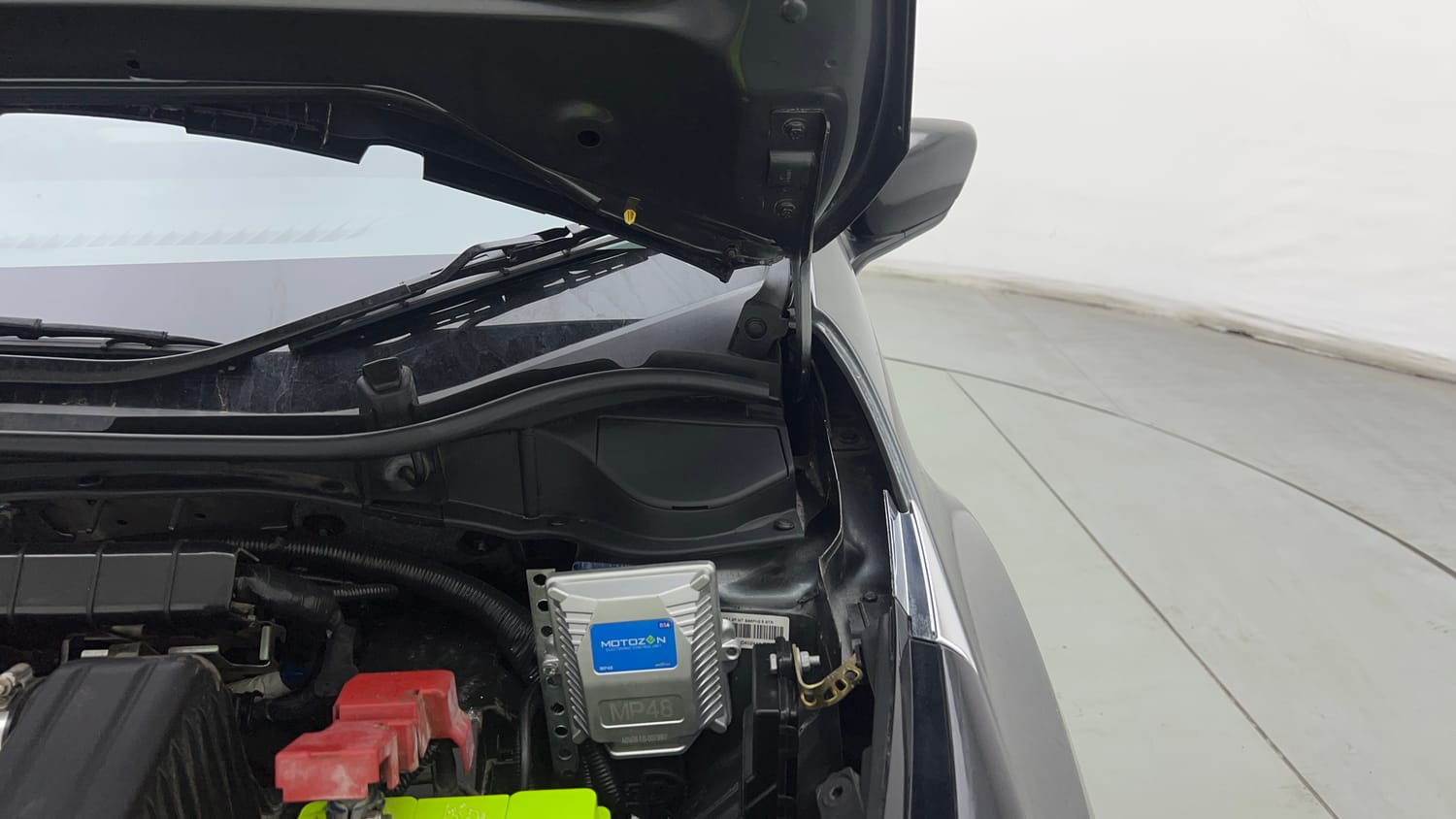 Used 2023 Tata Altroz XT 1.2 Cng(o/s fitted) Cng Manual engine ENGINE LEFT SIDE HINGE & APRON VIEW