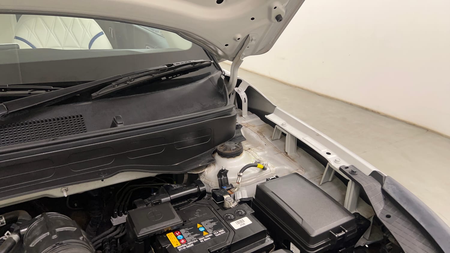Used 2023 Hyundai Venue SX (O) 1.0 Turbo DCT Petrol Automatic engine ENGINE LEFT SIDE HINGE & APRON VIEW