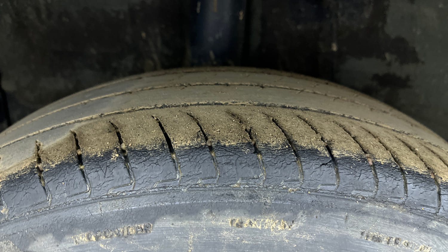 Used 2023 Hyundai Exter SX (O) Connect 1.2 AMT Dual Tone Petrol Automatic tyres RIGHT REAR TYRE TREAD VIEW