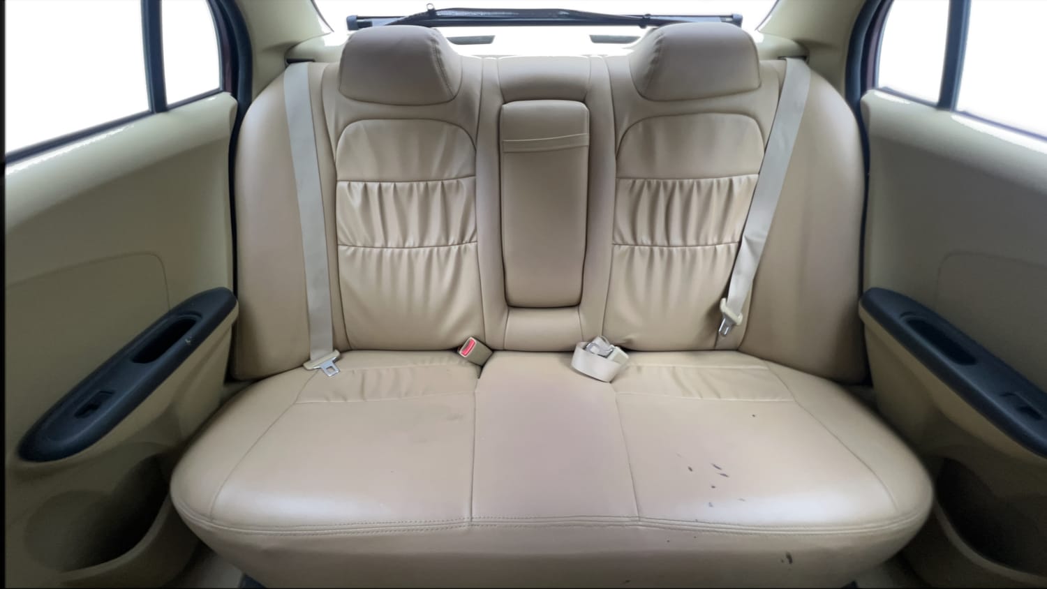 Used 2016 Honda Amaze 1.2 S i-VTEC Petrol Manual interior REAR SEAT CONDITION VIEW