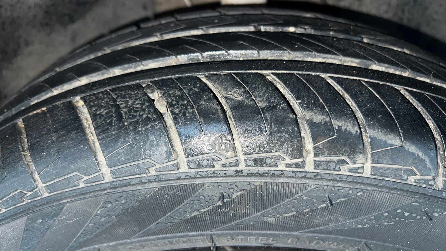 Used 2023 Tata Altroz XT 1.2 Cng(o/s fitted) Cng Manual tyres RIGHT FRONT TYRE TREAD VIEW