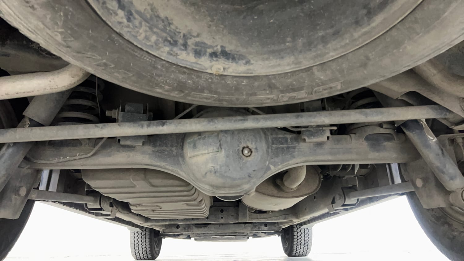Used 2018 Tata Hexa XE 4x2 7 STR Diesel Manual extra REAR UNDERBODY VIEW (TAKEN FROM REAR)