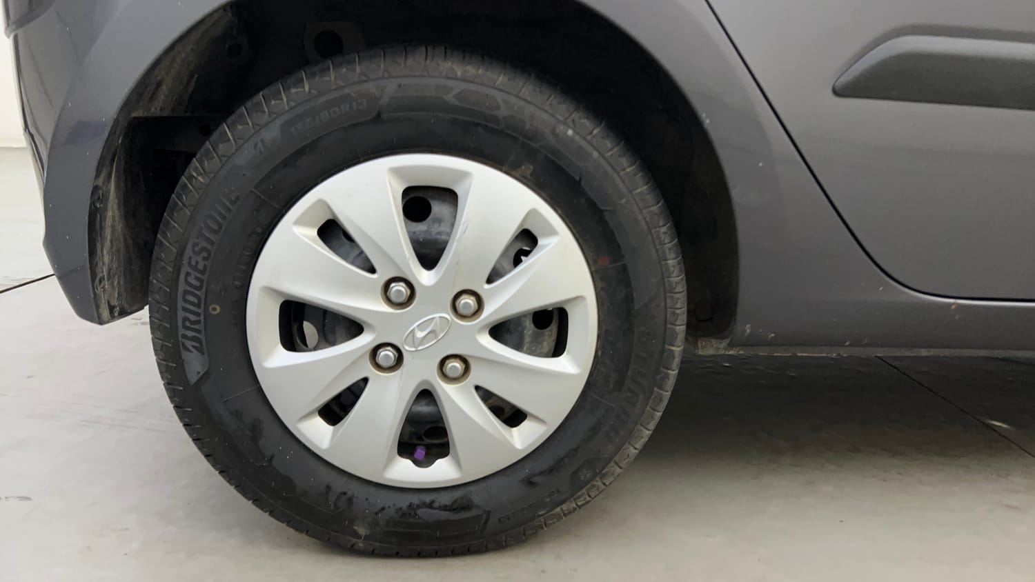 Used 2011 Hyundai i10 Magna 1.2 Kappa2 Petrol Manual tyres RIGHT REAR TYRE RIM VIEW
