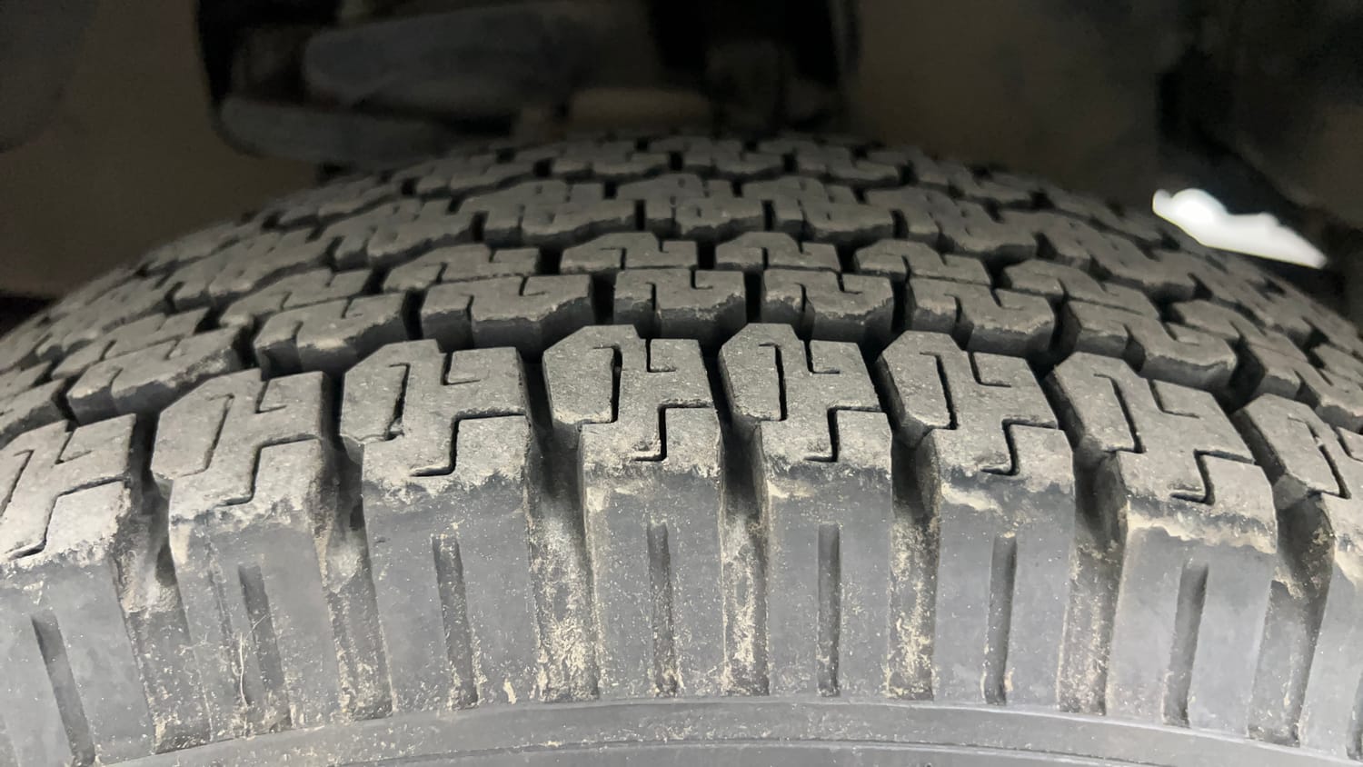 Used 2018 Tata Hexa XE 4x2 7 STR Diesel Manual tyres LEFT FRONT TYRE TREAD VIEW