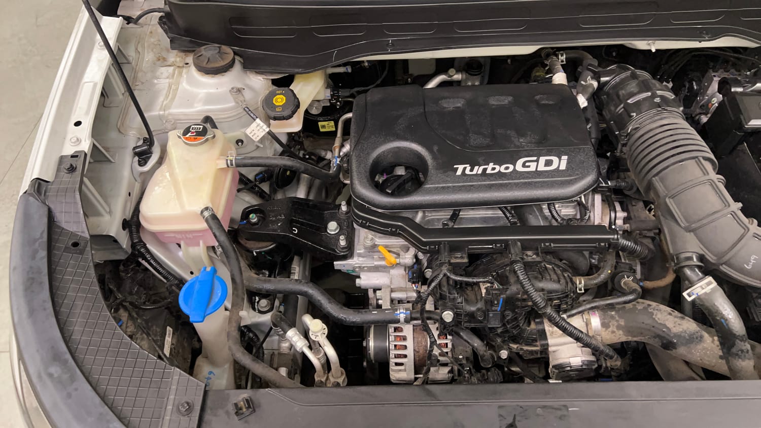 Used 2023 Hyundai Venue SX (O) 1.0 Turbo DCT Petrol Automatic engine ENGINE RIGHT SIDE VIEW