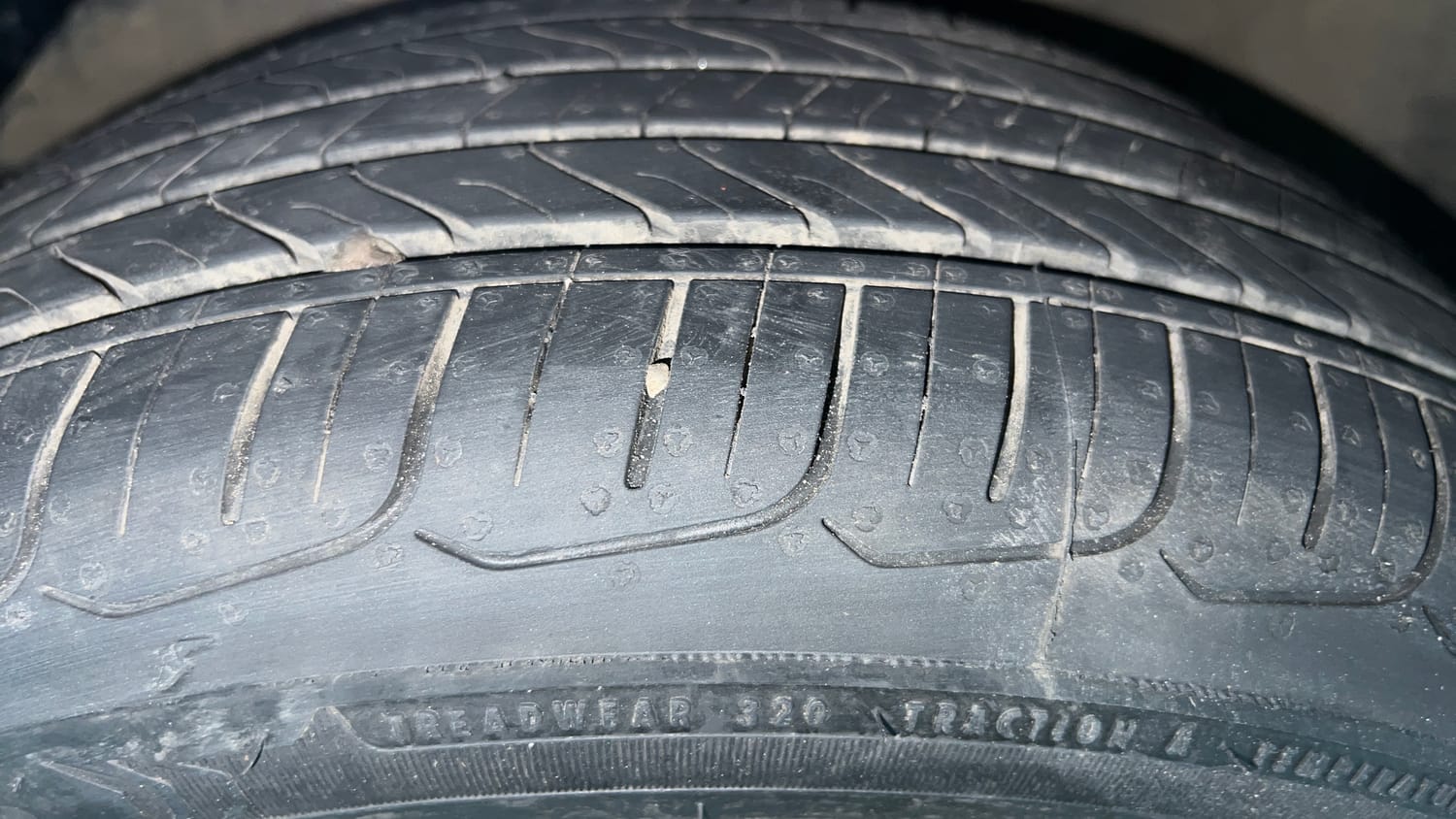 Used 2020 Toyota Glanza V CVT Petrol Automatic tyres LEFT FRONT TYRE TREAD VIEW