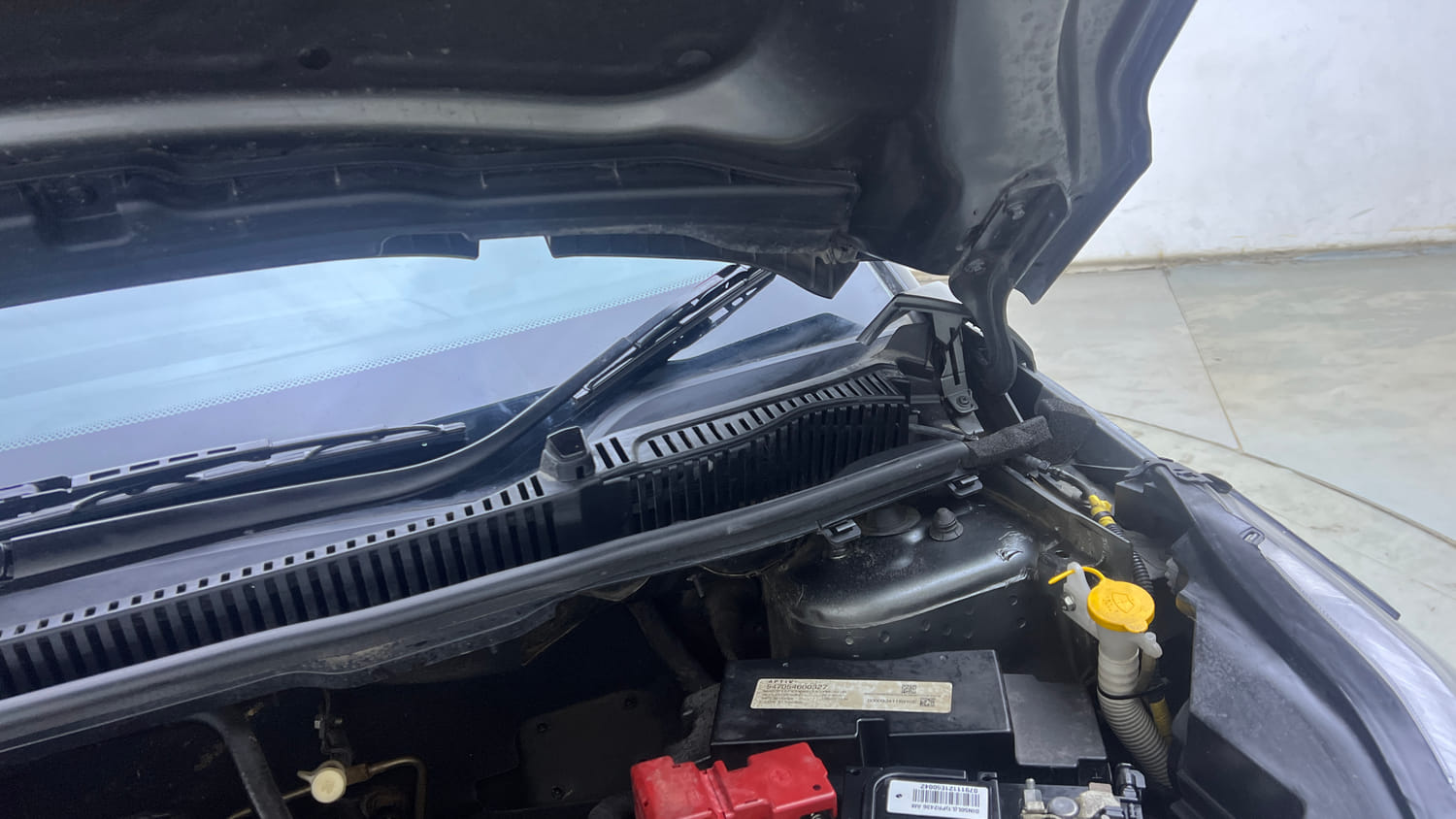 Used 2023 Tata Nexon XZ Plus (L) Petrol Manual engine ENGINE LEFT SIDE HINGE & APRON VIEW