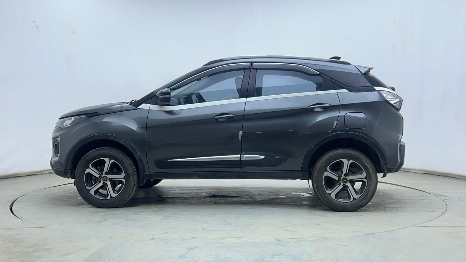 Used 2023 Tata Nexon XZ Plus (L) Petrol Manual exterior LEFT SIDE VIEW