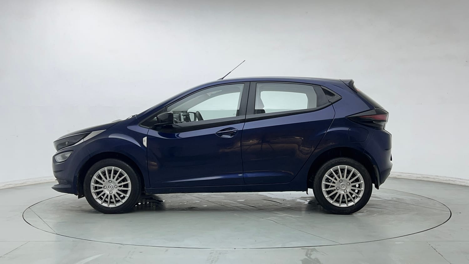 Used 2024 Tata Altroz XTA Petrol Petrol Automatic exterior LEFT SIDE VIEW