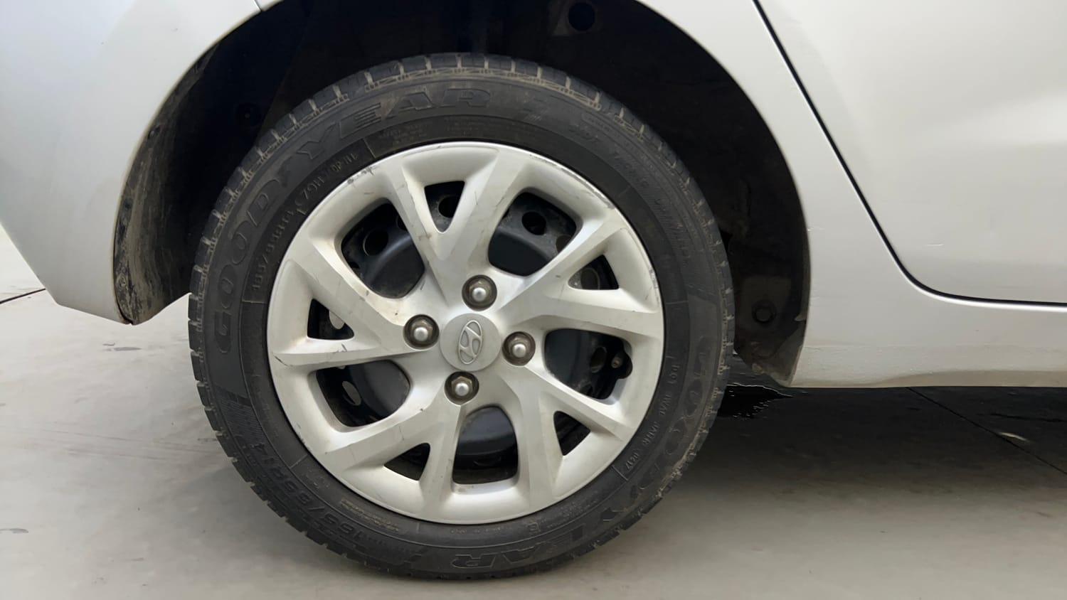 Used 2017 Hyundai Grand i10 Sportz 1.2 Kappa VTVT Petrol Manual tyres RIGHT REAR TYRE RIM VIEW