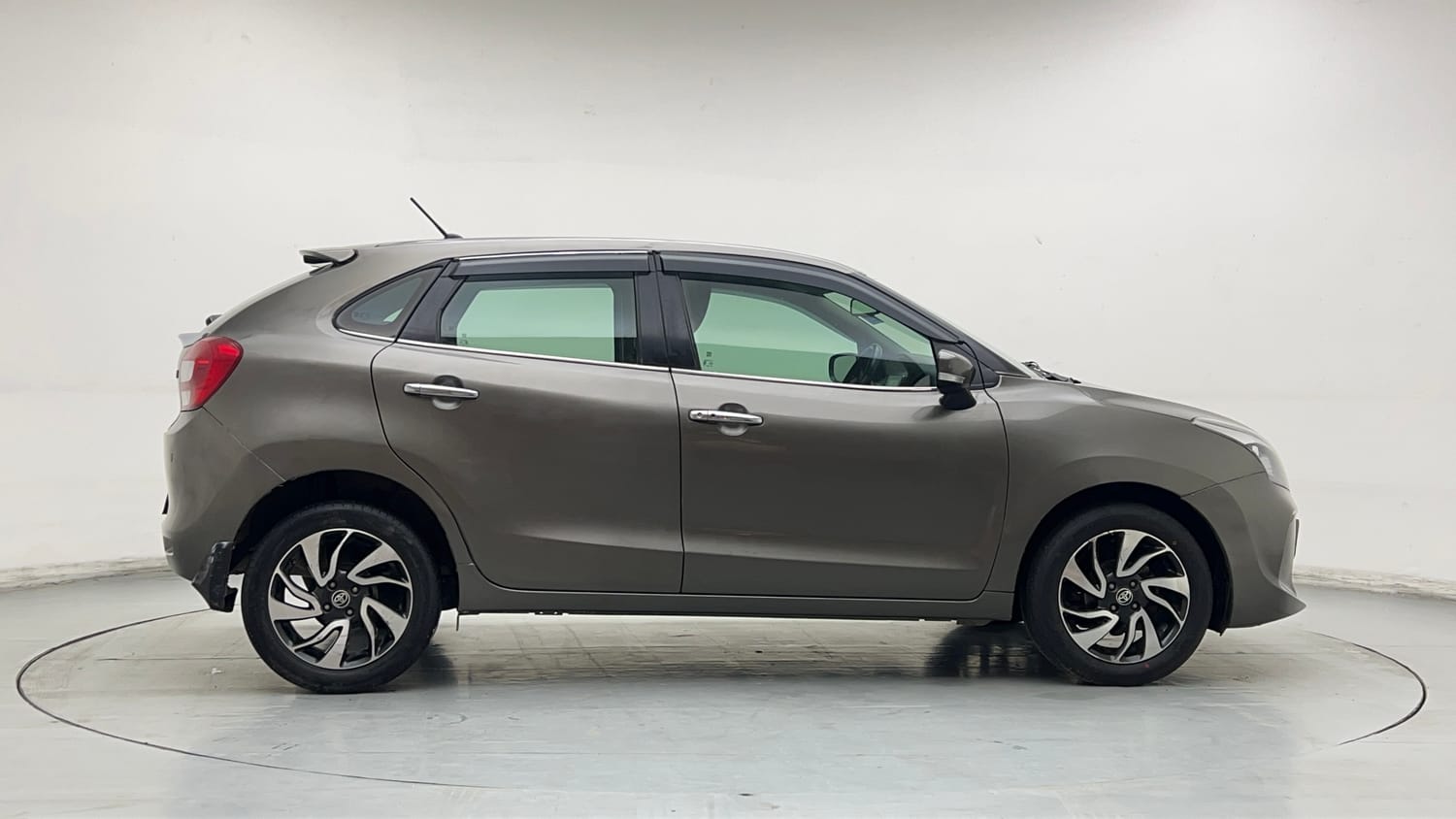 Used 2020 Toyota Glanza V CVT Petrol Automatic exterior RIGHT SIDE VIEW