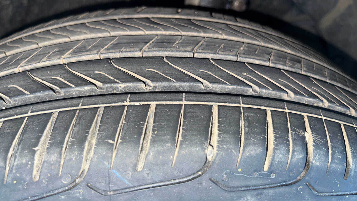 Used 2017 Maruti Suzuki Baleno Alpha 1.2 Petrol Manual tyres RIGHT FRONT TYRE TREAD VIEW