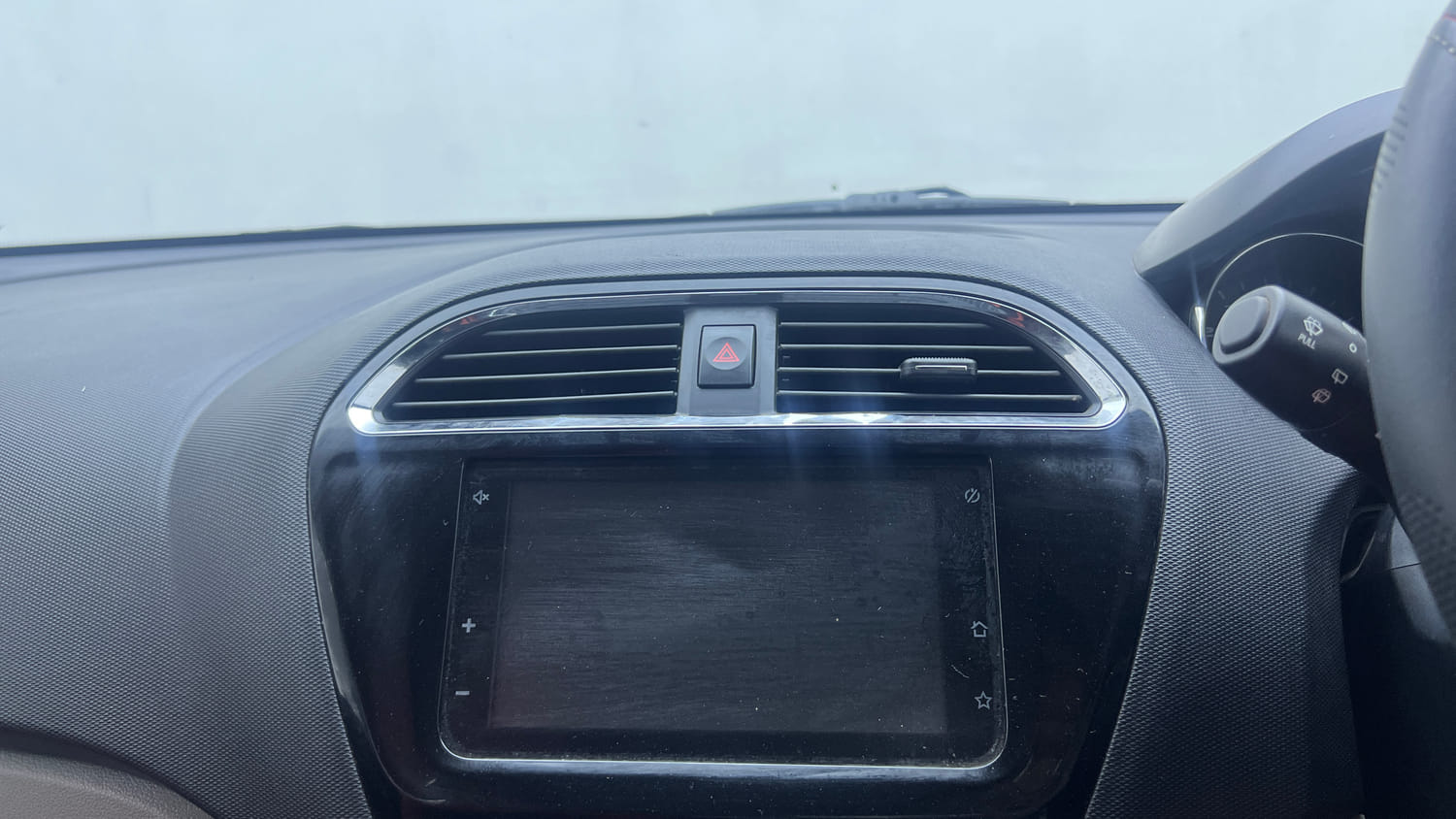 Used 2019 Tata Tiago XZ+ Petrol+cng(outside fitted) Cng Manual top_features Integrated (in-dash) music system