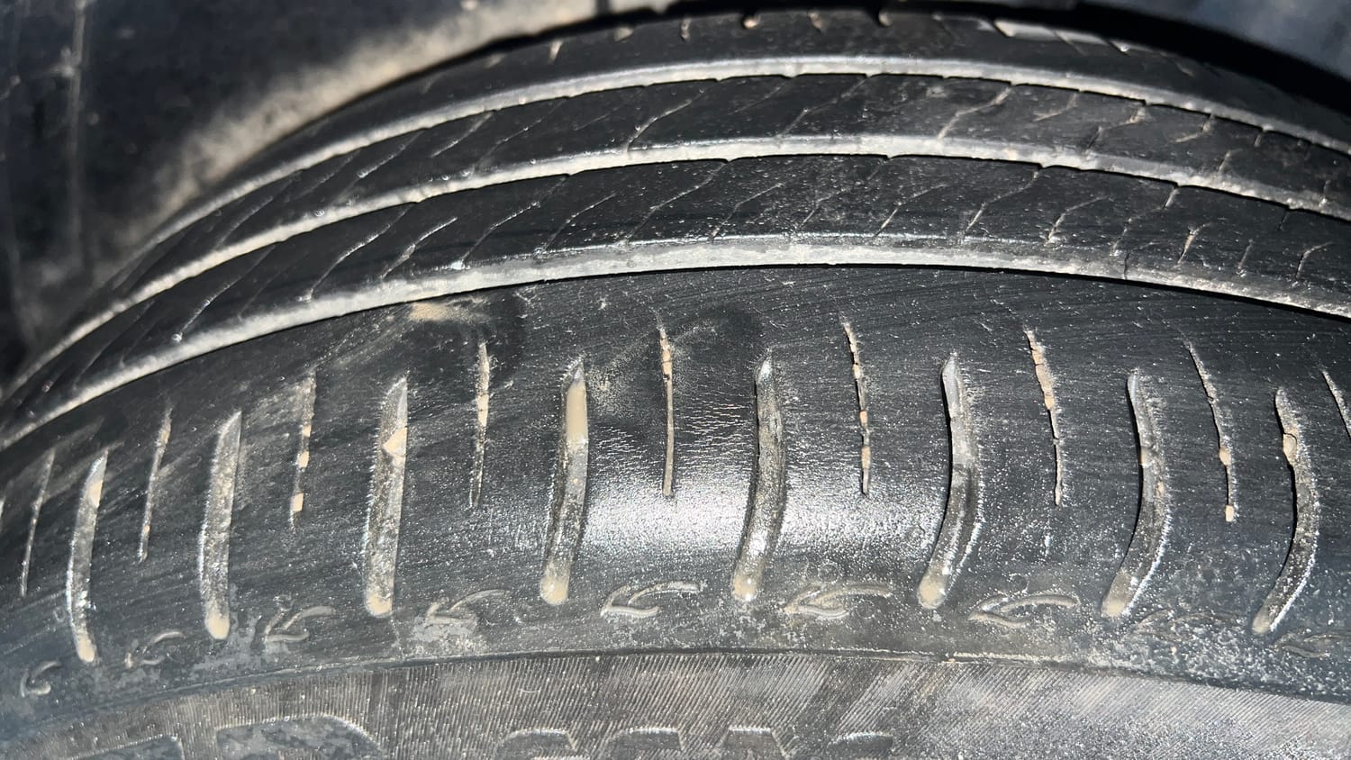 Used 2024 Tata Altroz XTA Petrol Petrol Automatic tyres RIGHT REAR TYRE TREAD VIEW