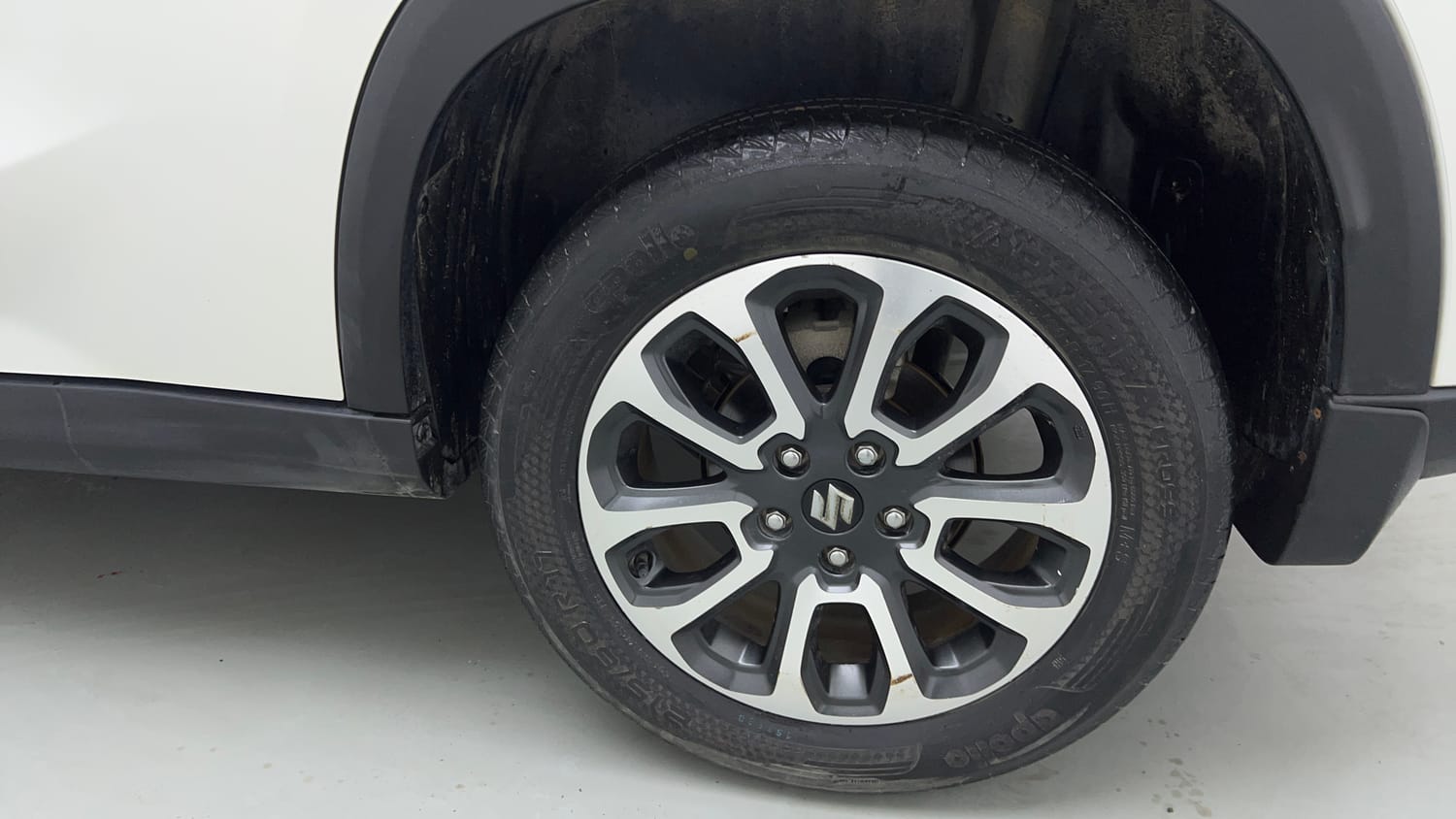 Used 2023 Maruti Suzuki Grand Vitara Zeta Smart Hybrid Petrol Manual tyres LEFT REAR TYRE RIM VIEW