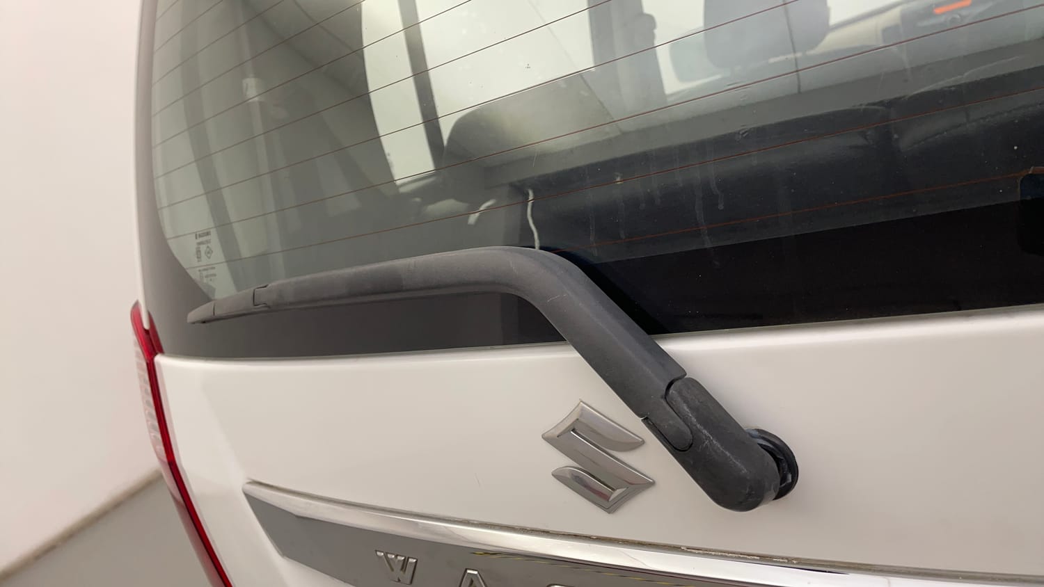 Used 2018 Maruti Suzuki Wagon R 1.0 VXI AMT Petrol Automatic top_features Rear wiper
