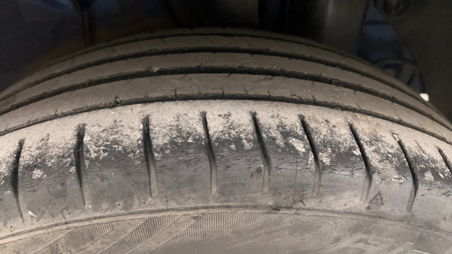 Used 2015 Hyundai Elite i20 Asta 1.2 Petrol Manual tyres LEFT REAR TYRE TREAD VIEW