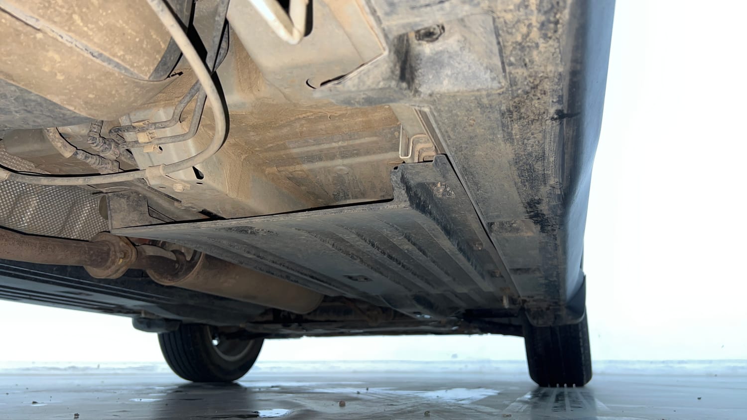 Used 2023 Maruti Suzuki Grand Vitara Zeta Smart Hybrid Petrol Manual extra REAR RIGHT UNDERBODY VIEW