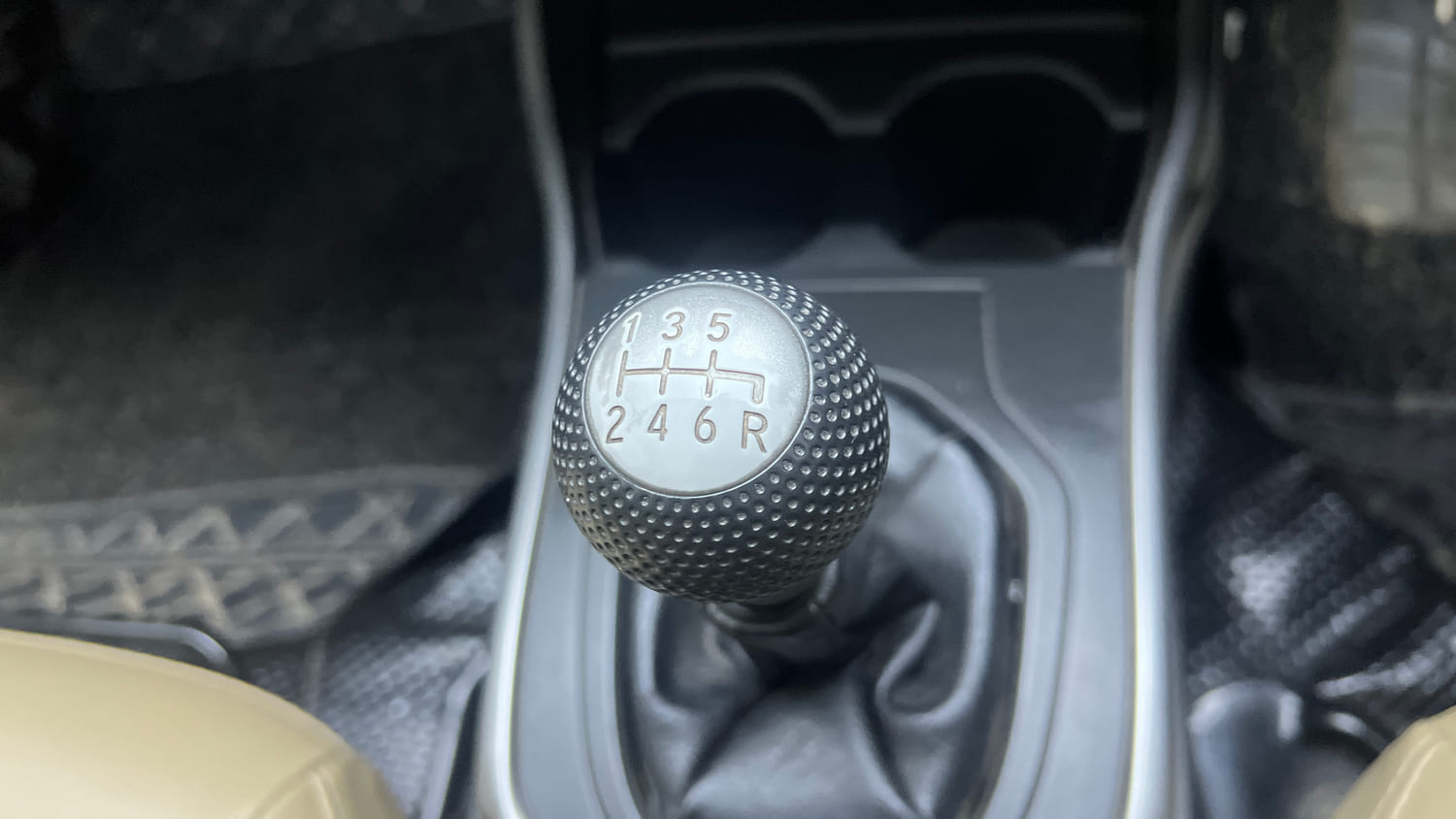 Used 2014 Honda City SV Diesel Diesel Manual interior GEAR  KNOB VIEW