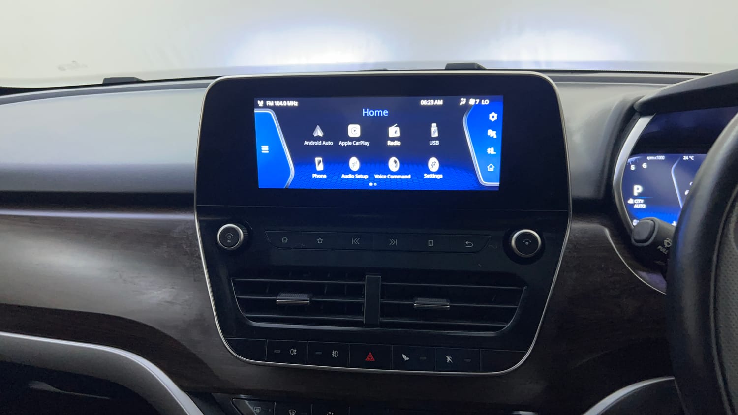 Used 2021 Tata Harrier XZA Plus Dual Tone Diesel Automatic top_features Integrated (in-dash) music system