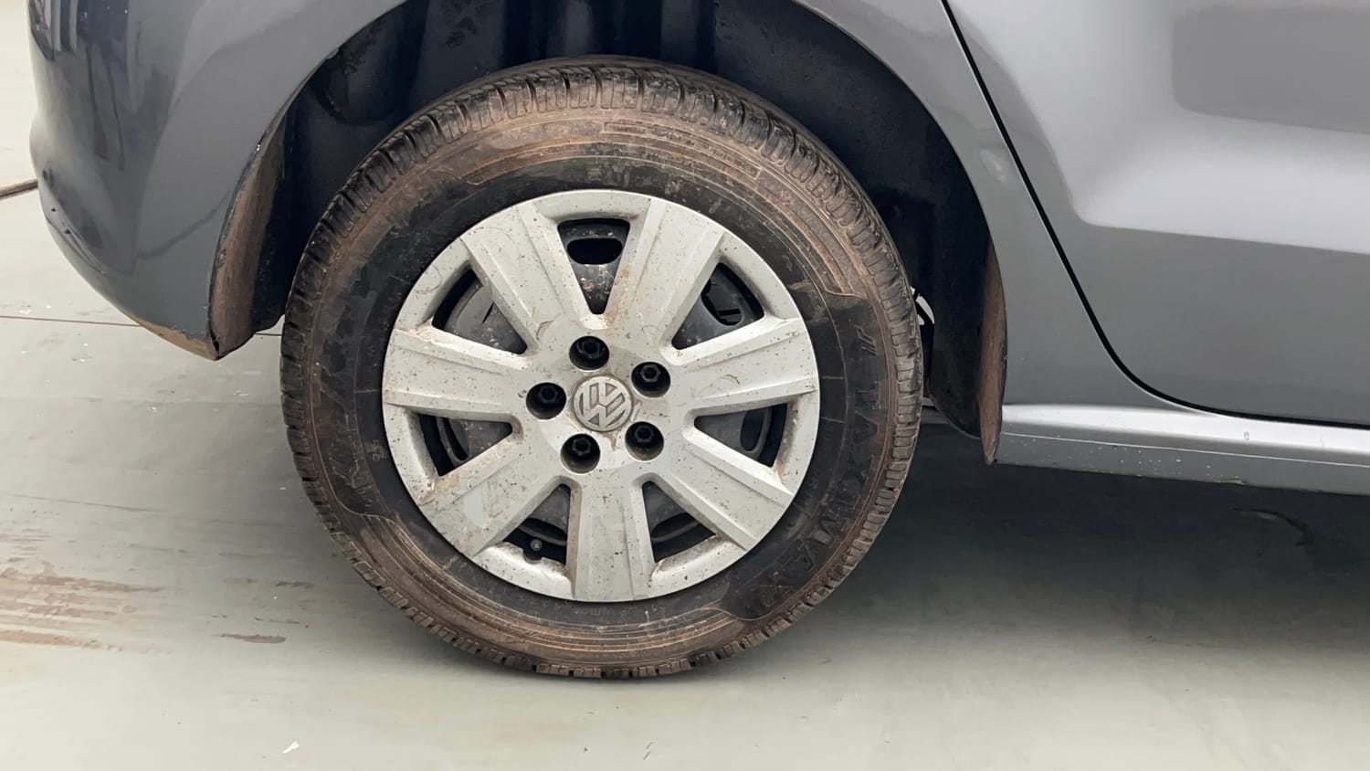 Used 2013 Volkswagen Polo Trendline 1.2L (P) Petrol Manual tyres RIGHT REAR TYRE RIM VIEW
