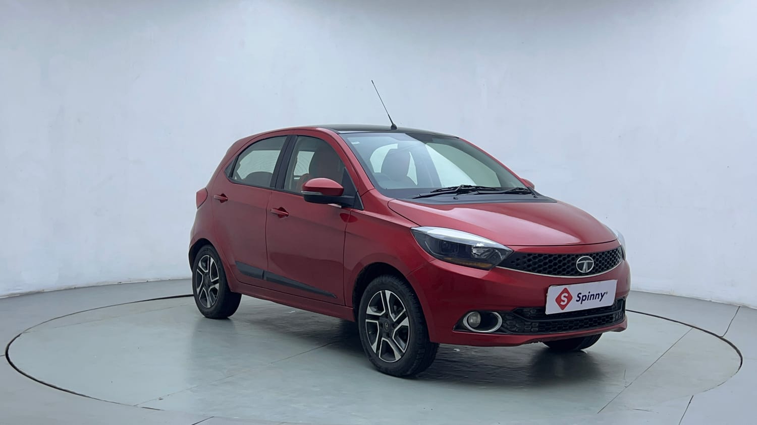 Used 2019 Tata Tiago XZ+ Petrol+cng(outside fitted) Cng Manual exterior RIGHT FRONT CORNER VIEW