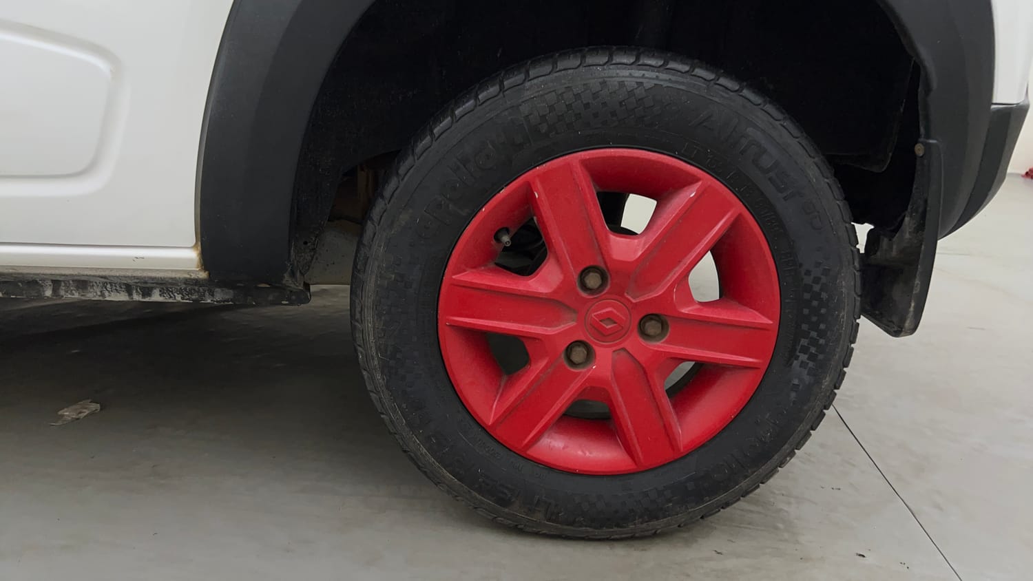 Used 2018 renault Kwid 1.0 RXL Anniversary Edition Petrol Manual tyres LEFT REAR TYRE RIM VIEW