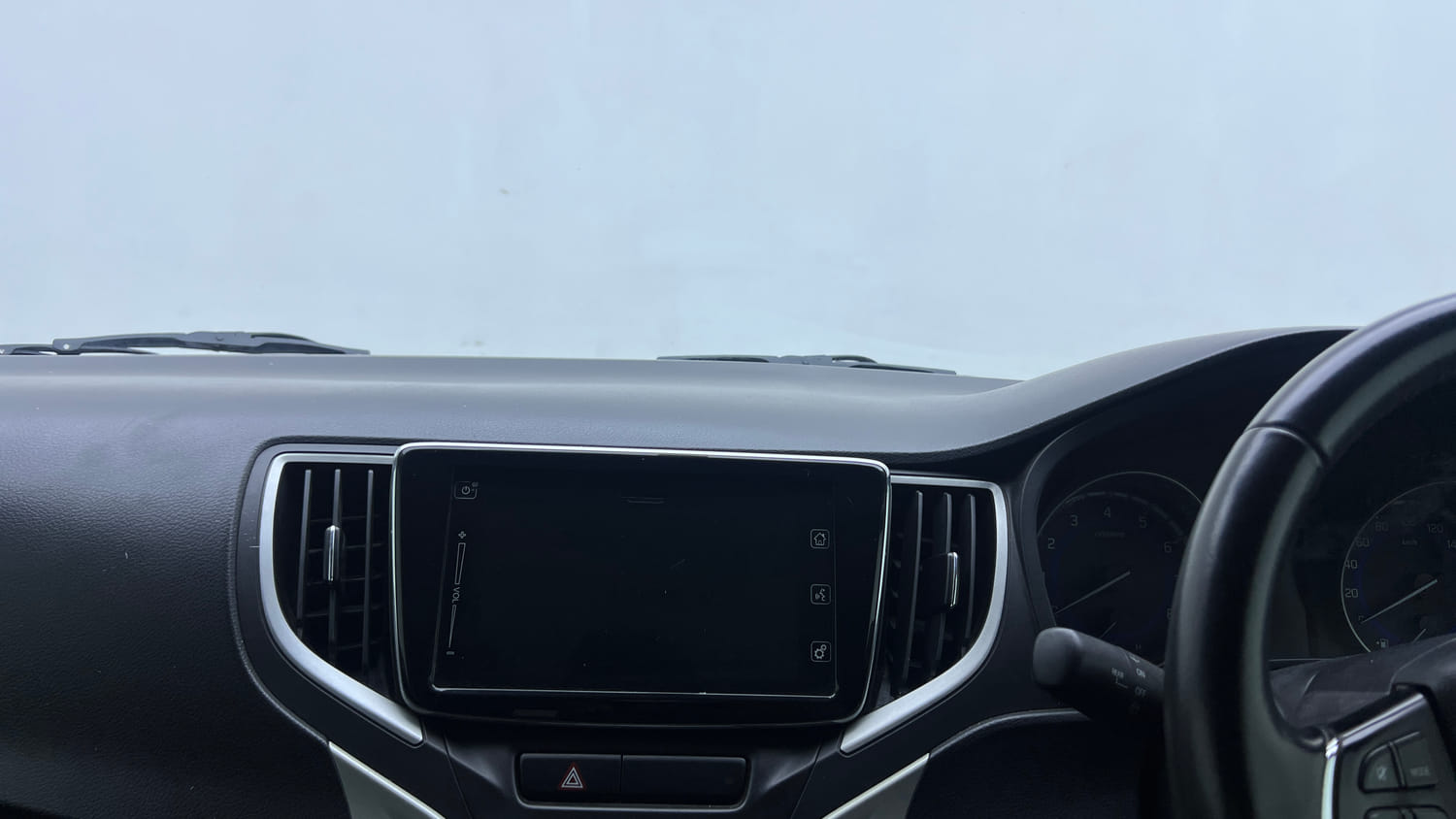 Used 2017 Maruti Suzuki Baleno Alpha 1.2 Petrol Manual top_features Integrated (in-dash) music system