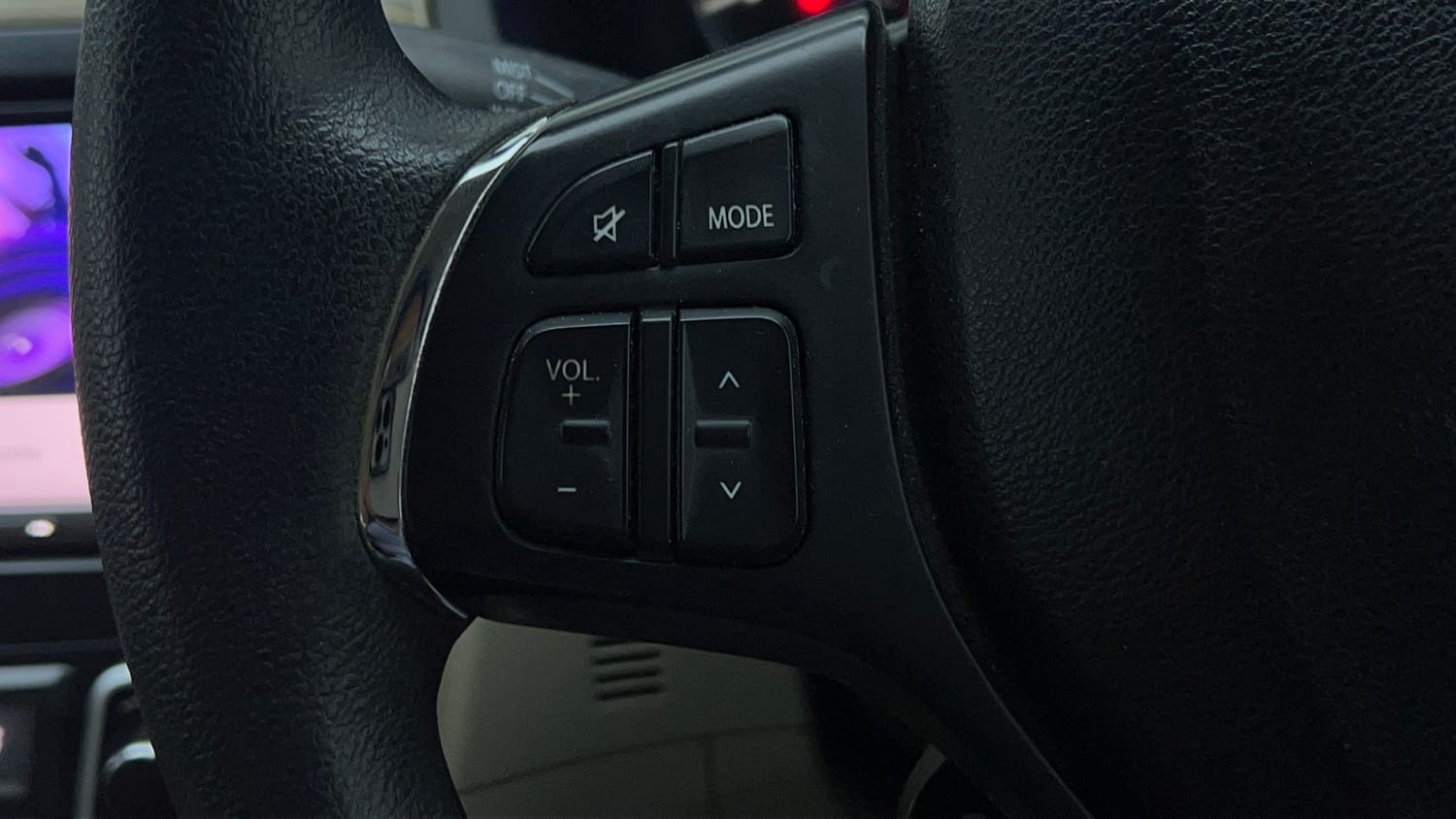 Used 2018 Maruti Suzuki Ciaz Delta Hybrid 1.5 AT Petrol Automatic top_features Steering mounted controls