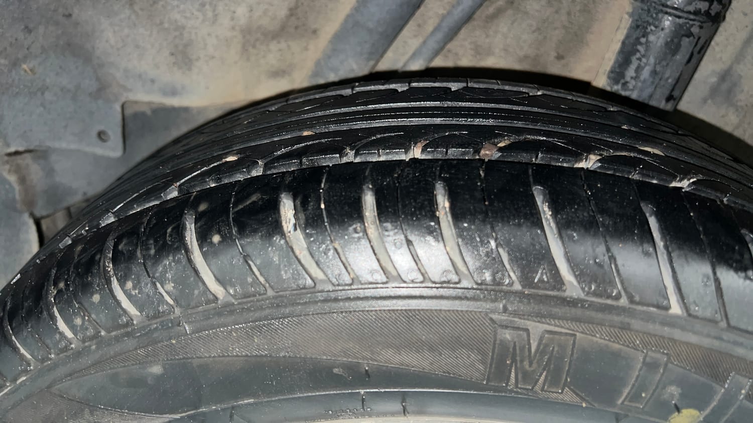 Used 2014 Honda City V Petrol Manual tyres LEFT REAR TYRE TREAD VIEW