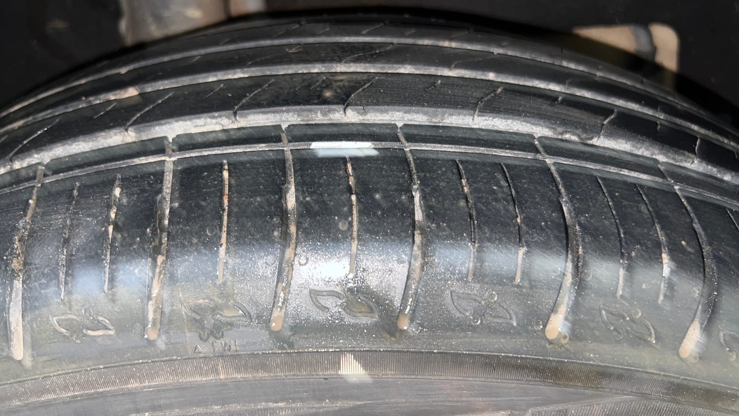 Used 2024 Mahindra XUV700 AX 5 Petrol AT 5 STR Petrol Automatic tyres RIGHT REAR TYRE TREAD VIEW