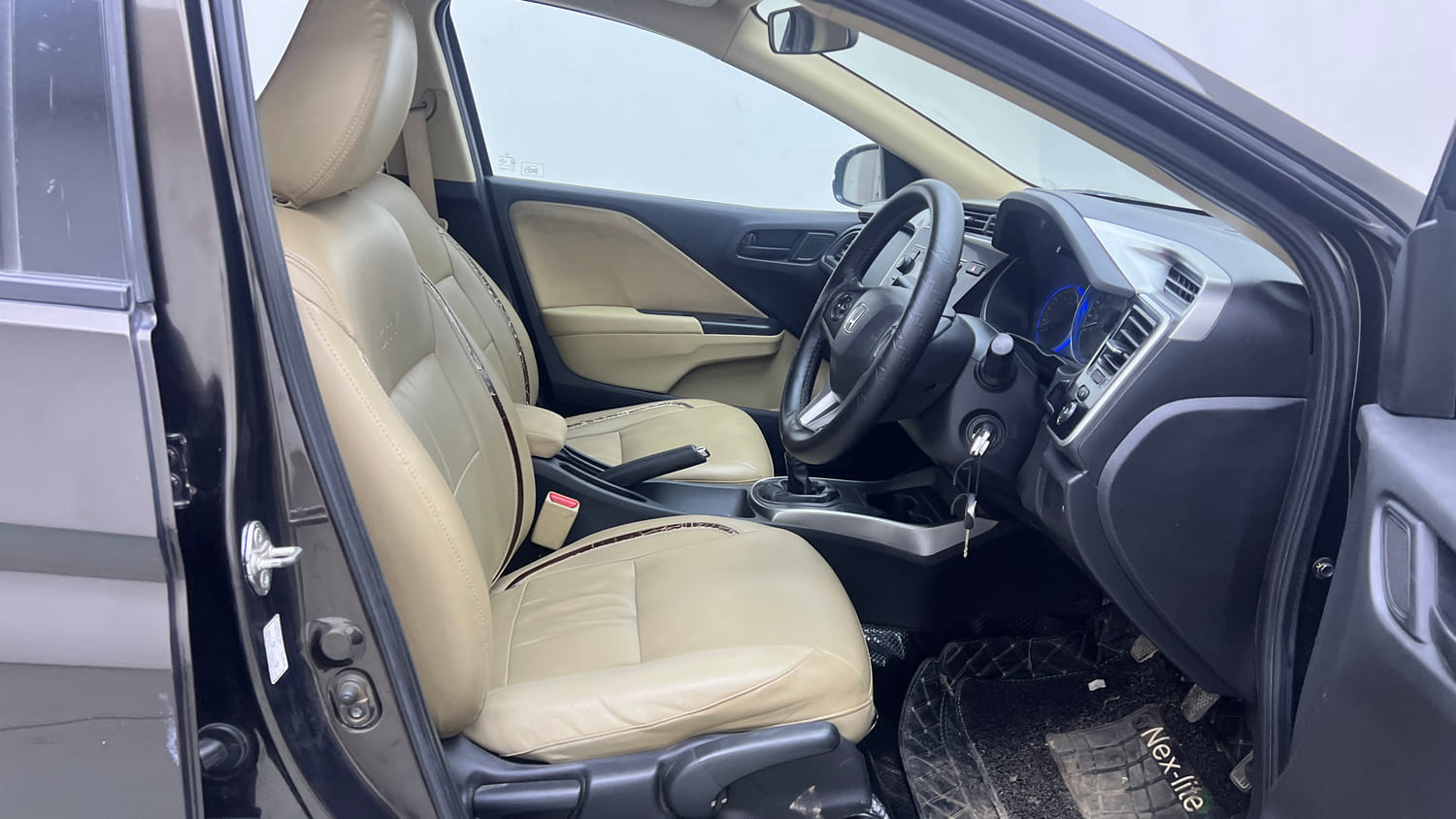 Used 2014 Honda City SV Diesel Diesel Manual interior RIGHT SIDE FRONT DOOR CABIN VIEW