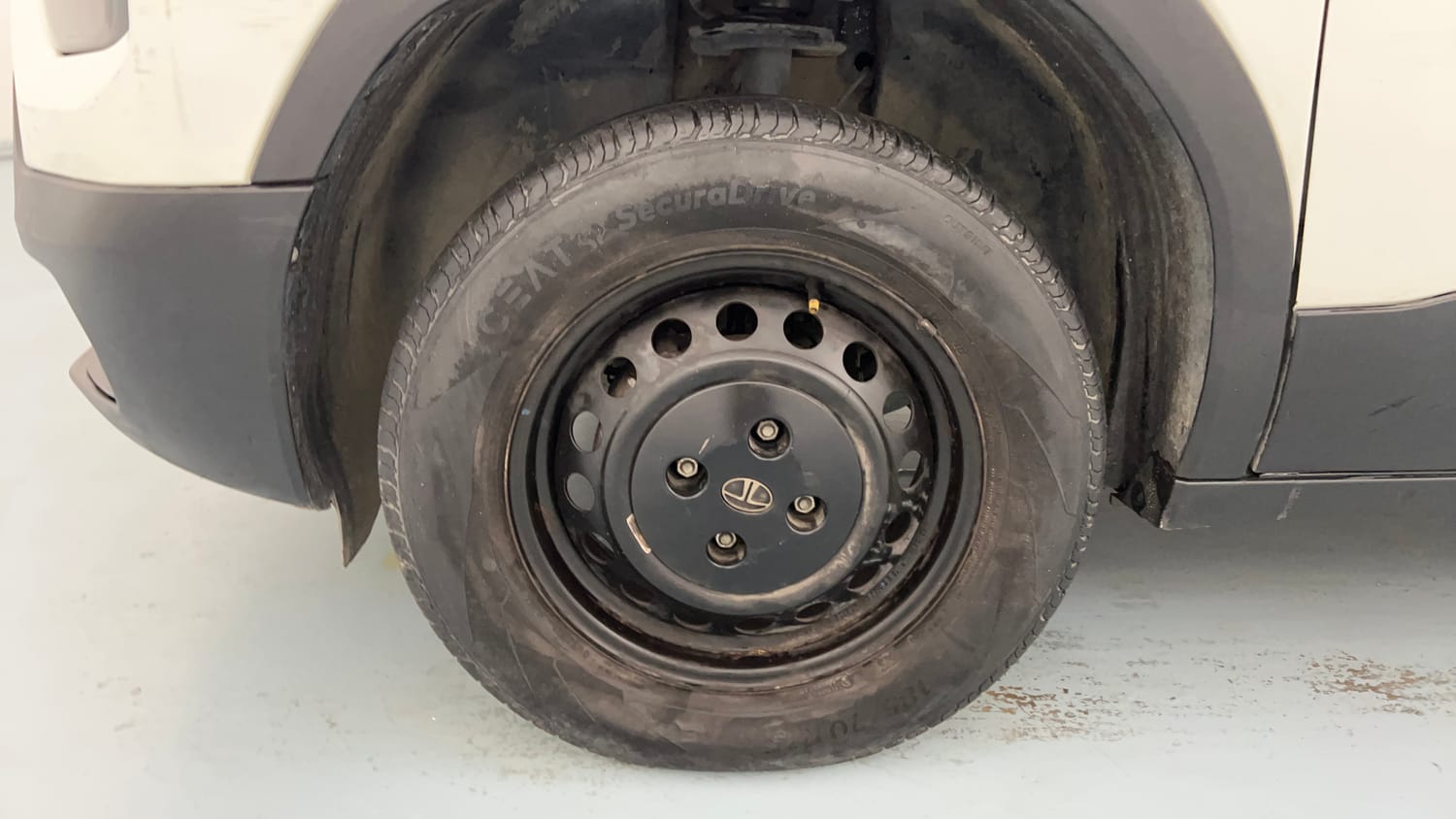Used 2022 Tata Punch Pure MT Petrol Manual tyres LEFT FRONT TYRE RIM VIEW