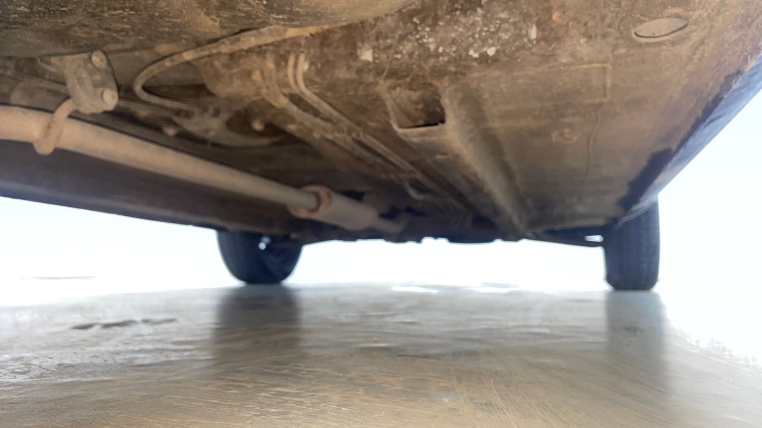 Used 2018 Renault Kwid 1.0 RXT AMT Opt Petrol Automatic extra REAR RIGHT UNDERBODY VIEW