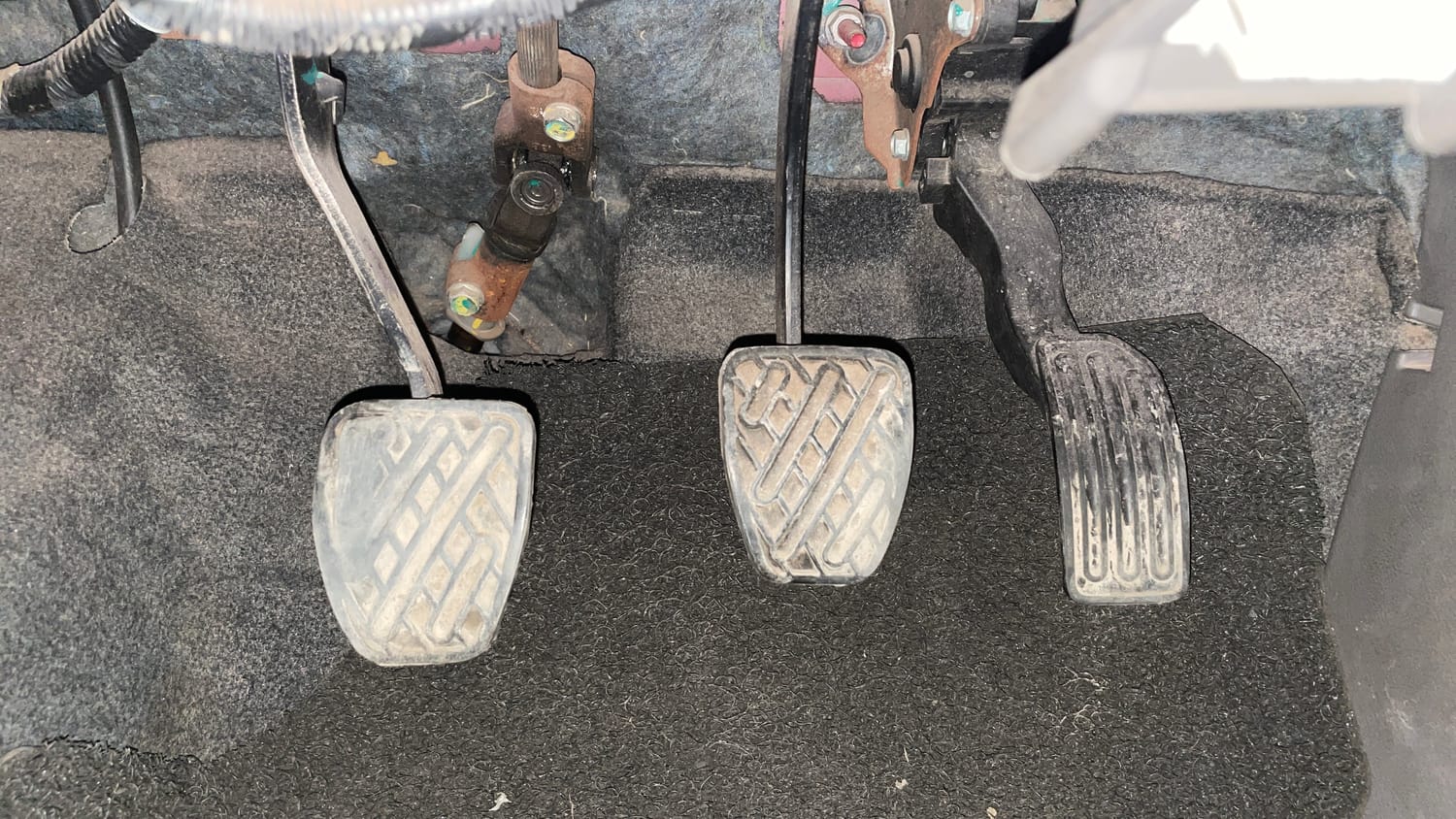 Used 2014 Datsun GO T Petrol Manual interior PEDALS VIEW