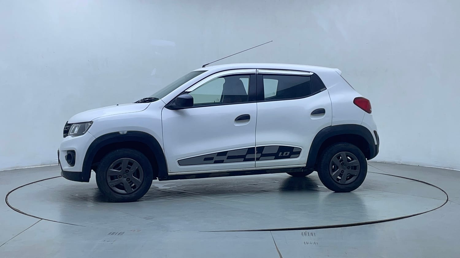 Used 2018 Renault Kwid 1.0 RXT AMT Opt Petrol Automatic exterior LEFT SIDE VIEW