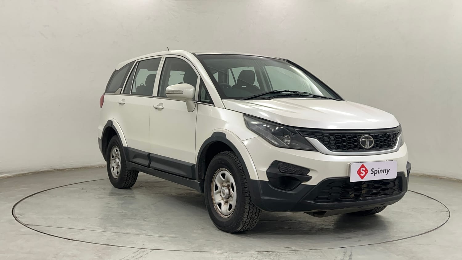 Used 2018 Tata Hexa XE 4x2 7 STR Diesel Manual exterior RIGHT FRONT CORNER VIEW