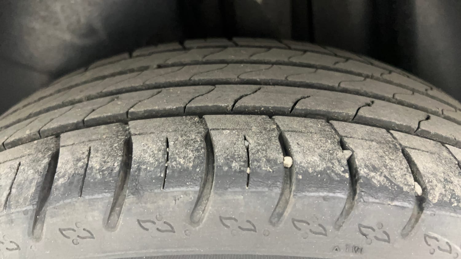 Used 2025 Volkswagen Taigun Highline 1.0 TSI MT Petrol Manual tyres LEFT REAR TYRE TREAD VIEW