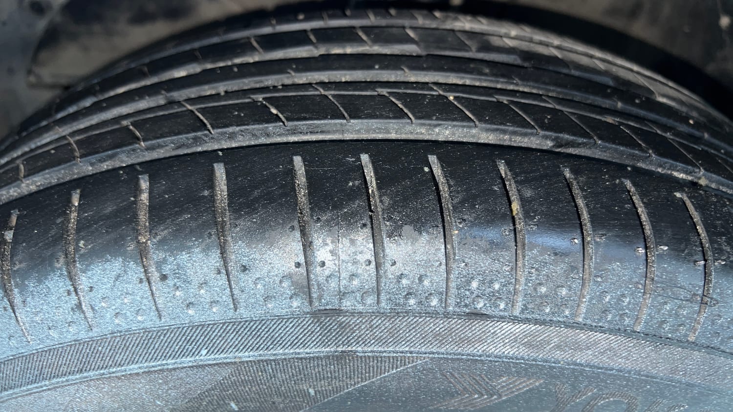 Used 2019 Maruti Suzuki Baleno Sigma 1.2 Petrol Manual tyres LEFT FRONT TYRE TREAD VIEW