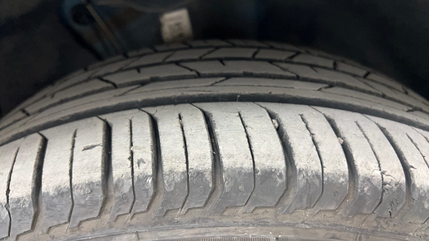 Used 2024 Skoda Slavia Ambition 1.0L TSI AT Petrol Automatic tyres RIGHT FRONT TYRE TREAD VIEW