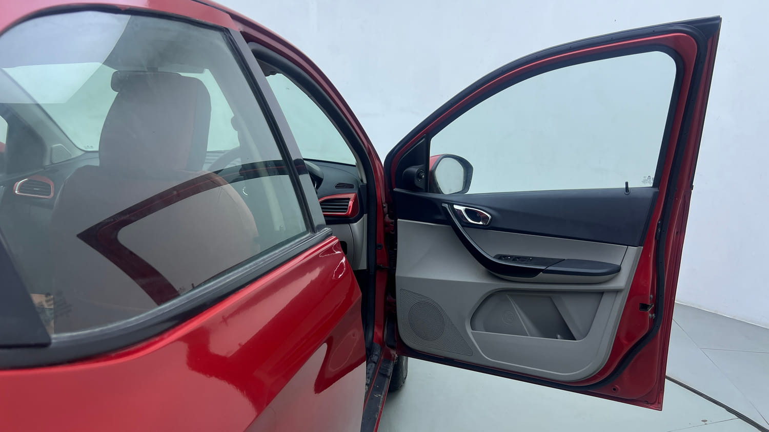 Used 2019 Tata Tiago XZ+ Petrol+cng(outside fitted) Cng Manual interior RIGHT FRONT DOOR OPEN VIEW