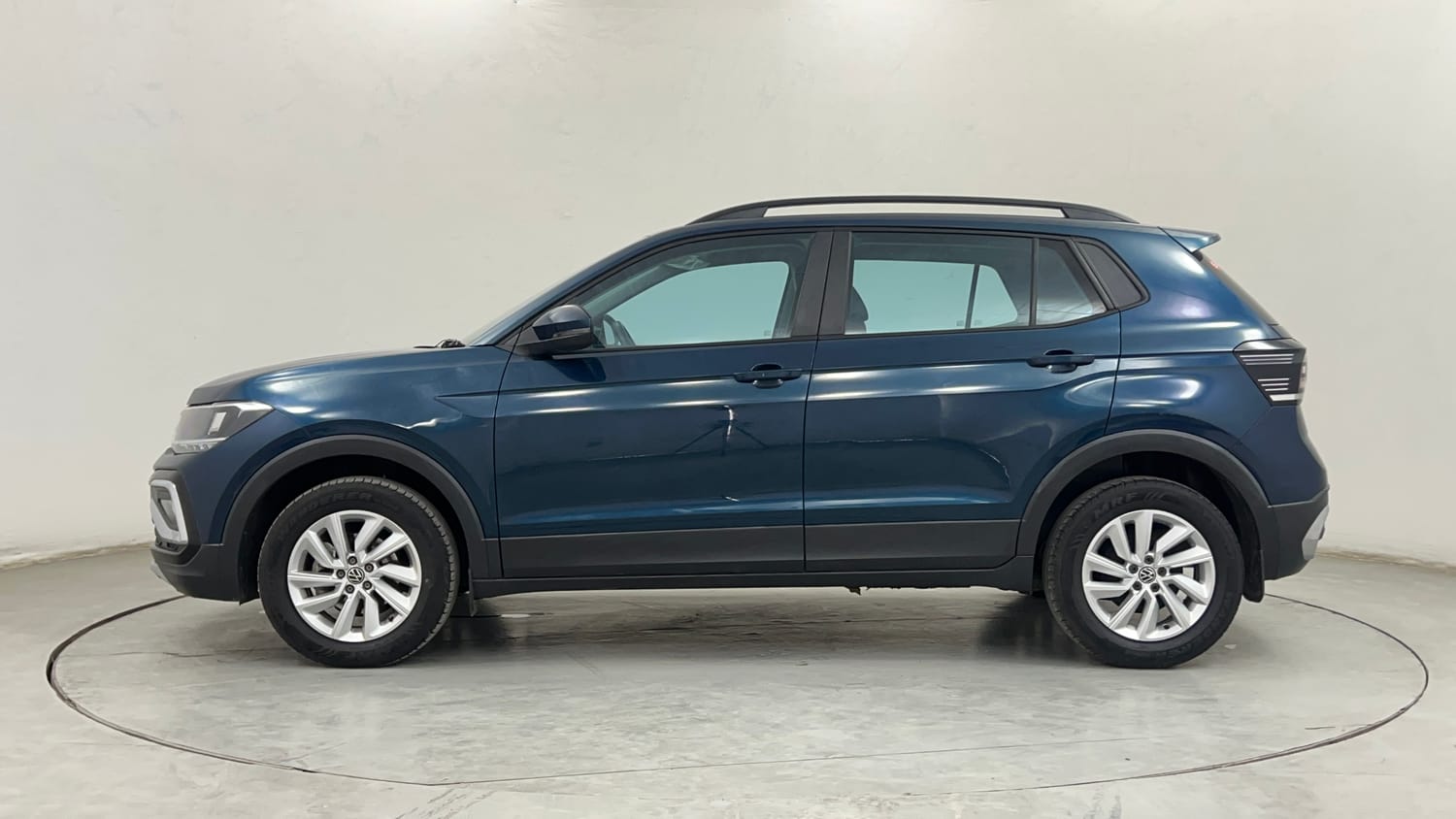 Used 2025 Volkswagen Taigun Highline 1.0 TSI MT Petrol Manual exterior LEFT SIDE VIEW