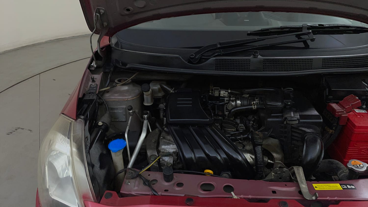 Used 2014 Datsun GO T Petrol Manual engine ENGINE RIGHT SIDE HINGE & APRON VIEW