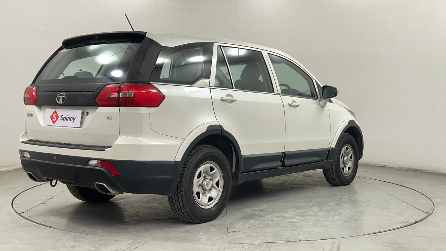 Used 2018 Tata Hexa XE 4x2 7 STR Diesel Manual exterior RIGHT REAR CORNER VIEW